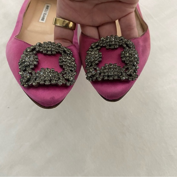 Manolo Blahnik Hangisiflat Crystal-Buckle Satin Point-Toe Flats - Picture 11 of 14